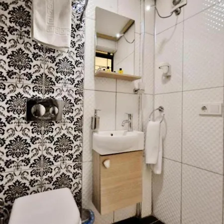 Taksim Shadi House מלון *